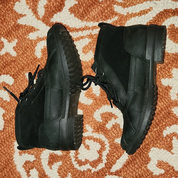UGG Heather Women size 8 Waterproof Black Leather/Suede Boots - Picture 4 of 15
